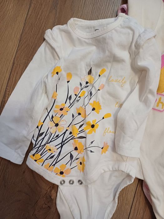 Komplet ubranek dla dziewczynki rozm. 68