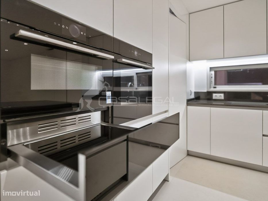 Moradia nova e térrea, com três suites, piscina aquecida e excelent...