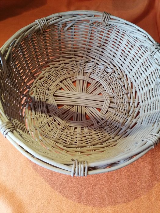 Cesto tipo verga  grande tem cerca de 60cm de diâmetro e cerca de 19cm de altura