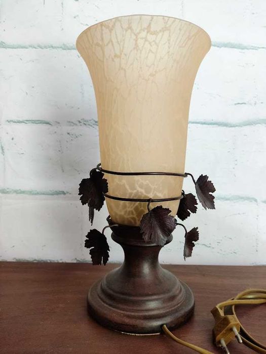 Lindíssimo par de candeeiros em vidro e adorno metal