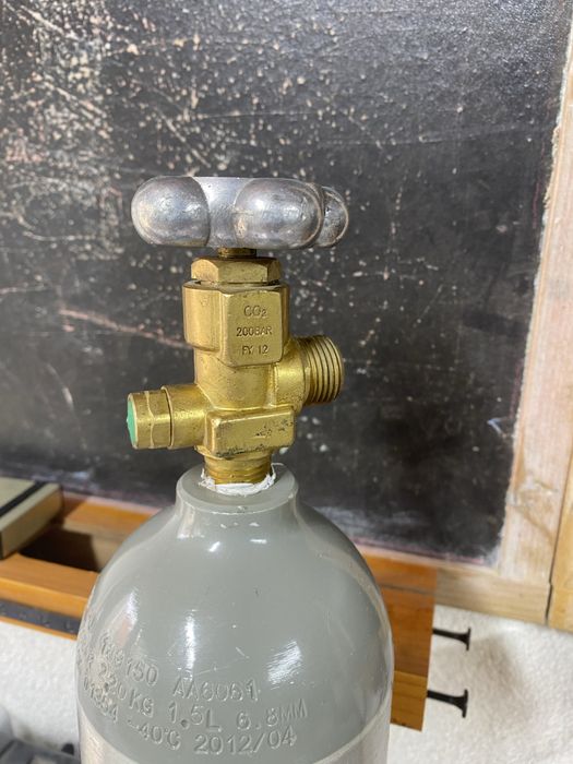 газовий балон СО2.