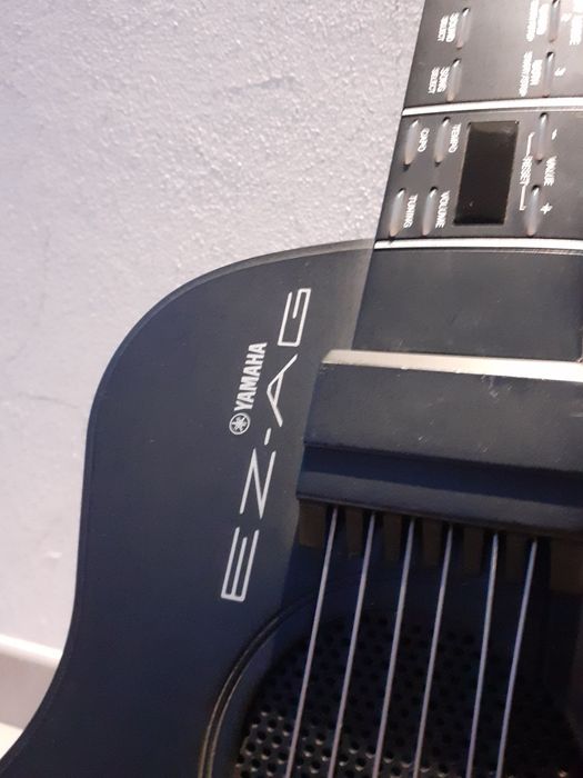 Guitarra Yamaha EZ-AG