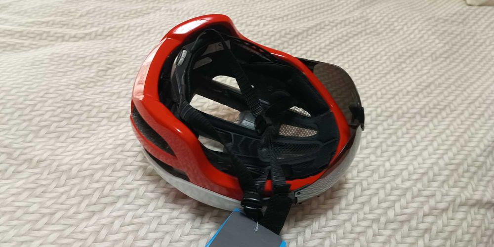 Capacete de ciclismo com viseira