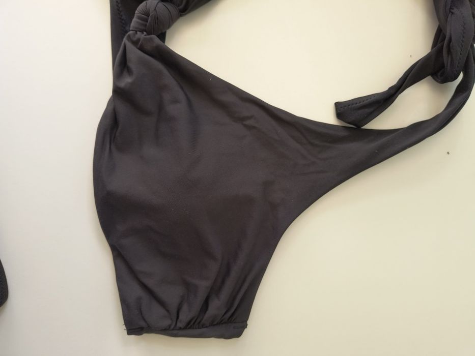 Czarne bikini idealne na lato