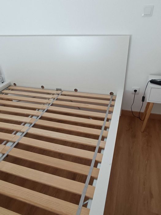 Cama branca ikea