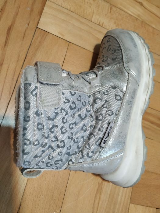 Buty na zimę, srebrne w panterkę, rozm. 28