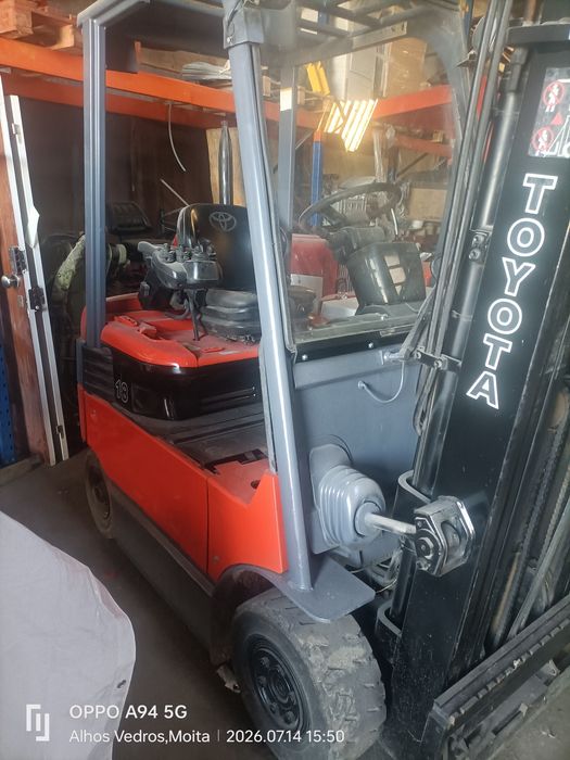 Empilhador Toyota 1.8 toneladas