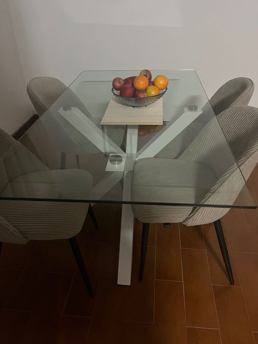 4 Cadeiras — com apenas 5 meses de uso