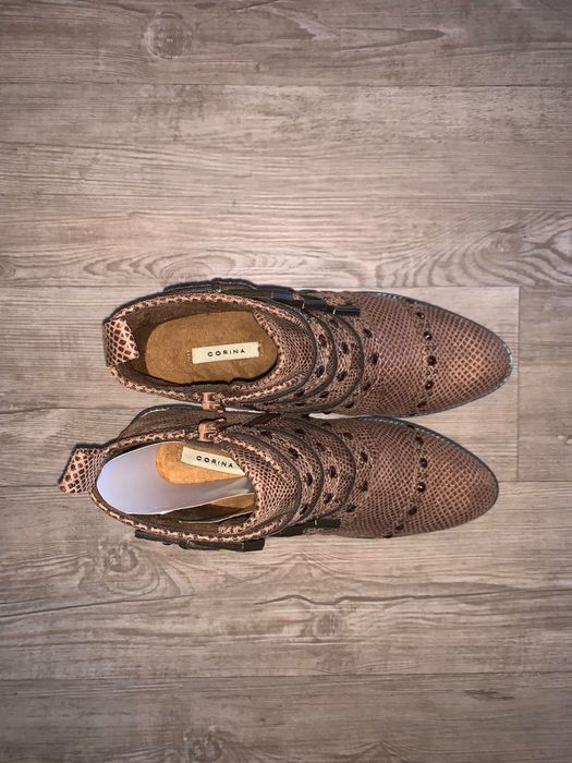 Botim castanho em pele