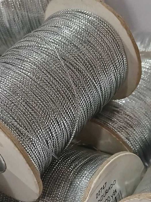 Rolo de Cordão para embrulho metalizado prateado (180m)