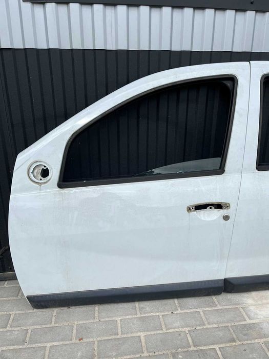 Двері передні задні Renault/Dacia SANDERO (2008-2012)