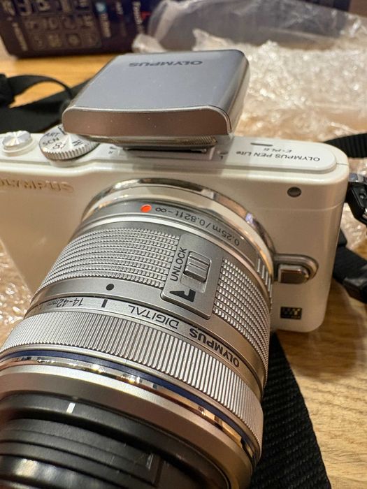 Olympus Pen Lite E-PL6 + dwa obiektywy / biały / jak nowy
