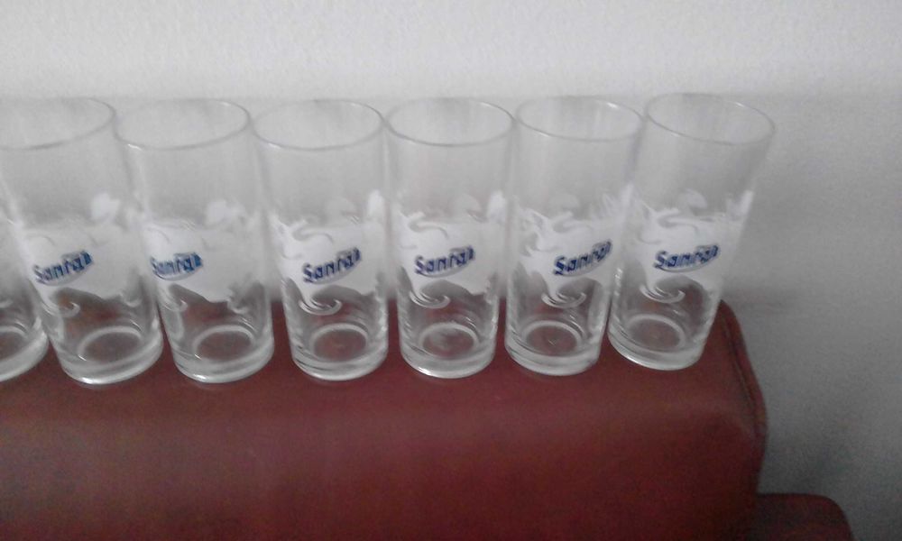 Copos de vidro sem uso