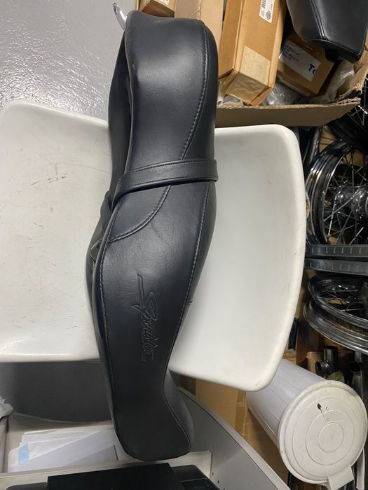 Harley Davidson Sportster 883, 1200 assentos bancos solo duplos