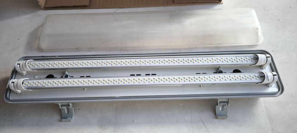 Candeeiro - Armadura estanque + 2 tubos led