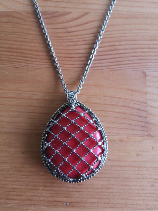 Colar comprido pendente vermelho