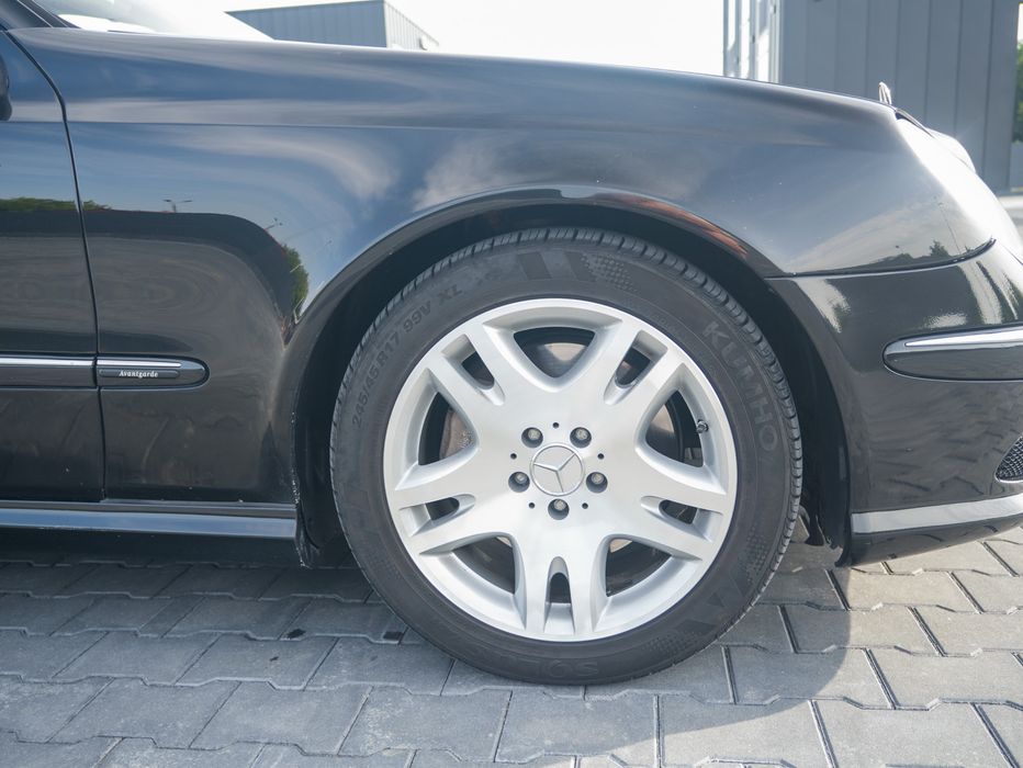 Mercedes benz w211 e500.