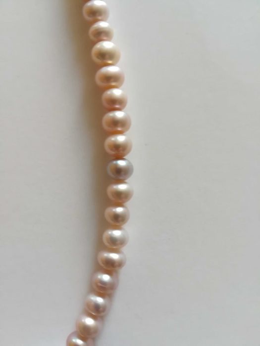 Розовый натуральный жемчуг.