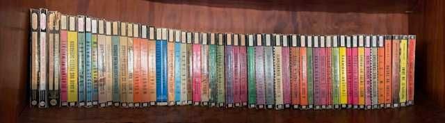 Lote 65 Livros Coleção Vampiro - Livros do Brasil (Clássicos Policiais)