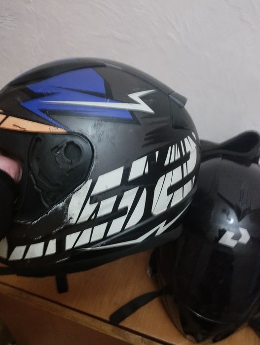 Продаю два мото шлема/бу не дорого удобные в использовании почти даром