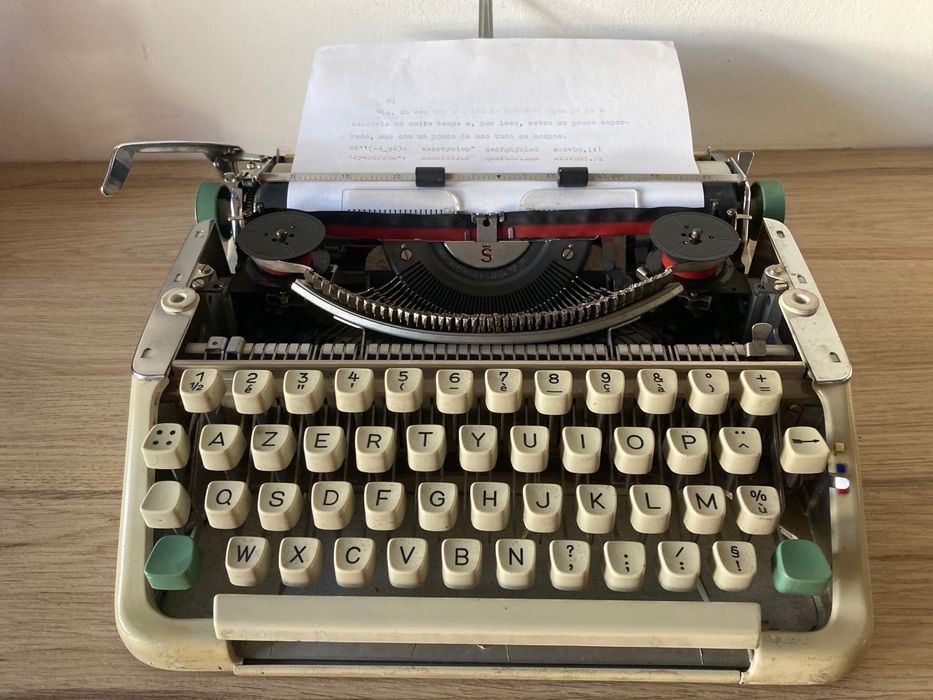 Máquina de escrever  ***  Olympia