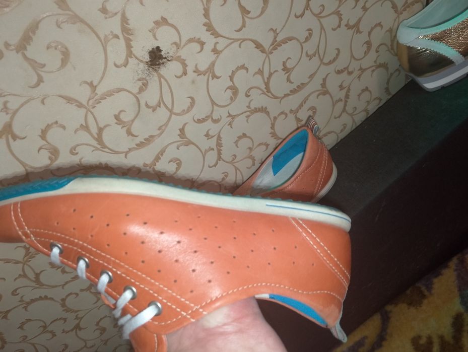 Жіночі натуральні шкіряні ECC Oна 40 р нові