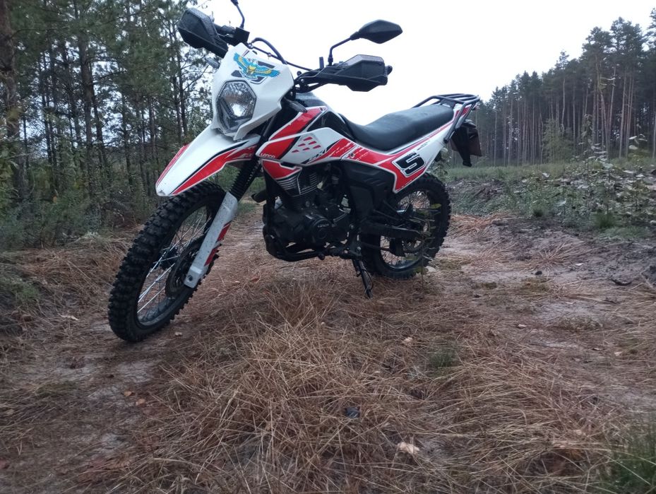 Продам мотоцикл loncin sx1 LX200GY-B
