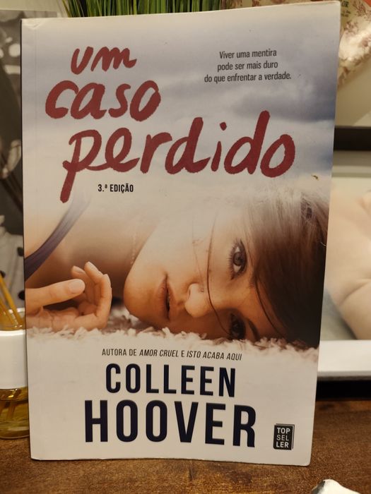 Um Caso Perdido - Hopeless  de Colleen Hoover 
de Colleen Hoover