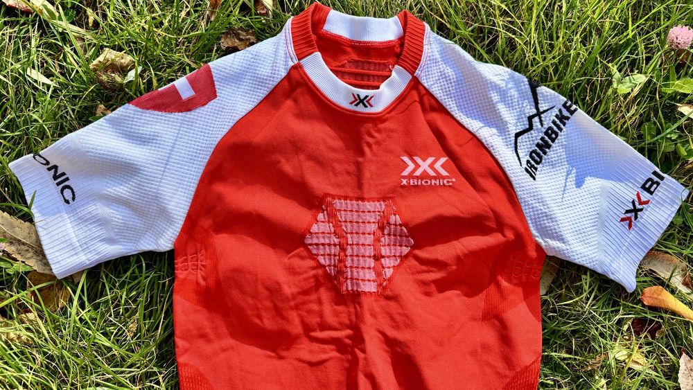 Чоловіча термобілизна, термофутболка x-bionic invent 4.0 patriot