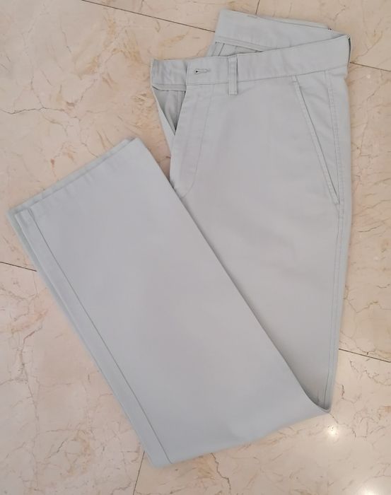 Vendo 4 pares de calças de homem, umas delas da Lion of Porches