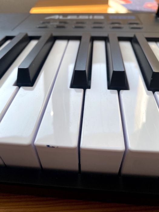 MIDI Keyboard Alesis VI49