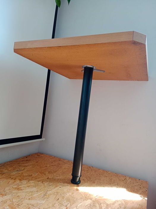 Solidny stolik na jednej nodze, kuchnia, balkon