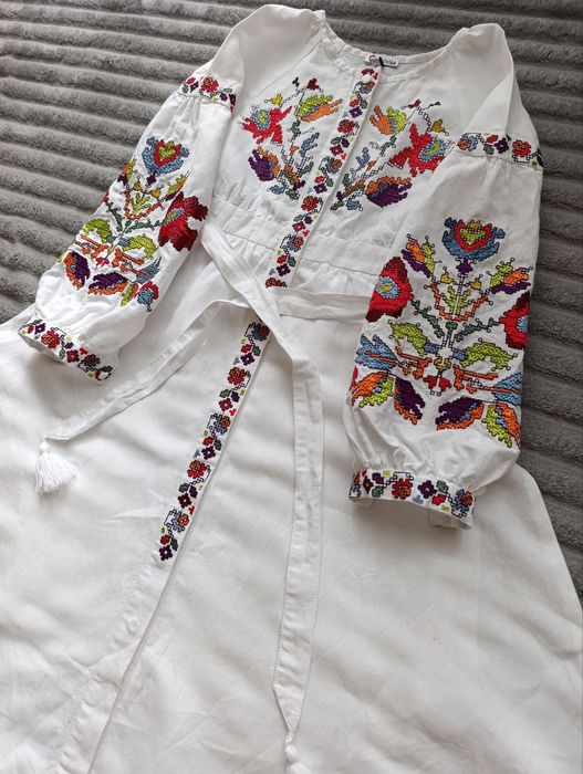 Вишите плаття  на зріст 146 для особливих моментів і свят.