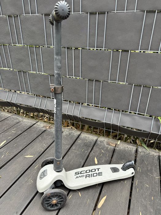 Hulajnoga trójkołowa dziecięca LED Scoot & Ride Highwaykick 3