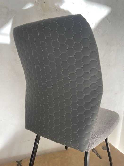 Mesa de vidro temperado + 4 cadeiras – Excelente estado