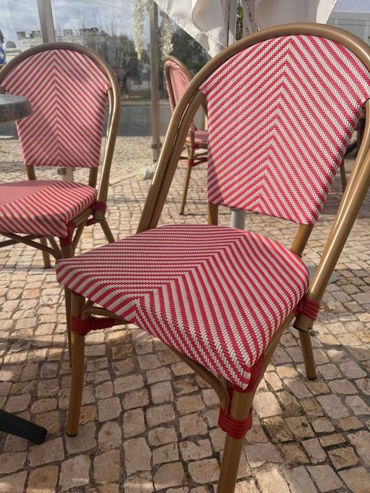 Lote de esplanada completo – 7 mesas + 22 cadeiras (ideal pastelaria)