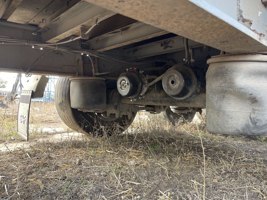 Напівпричіп-контейнеровоз schwarzmuller з контейнером