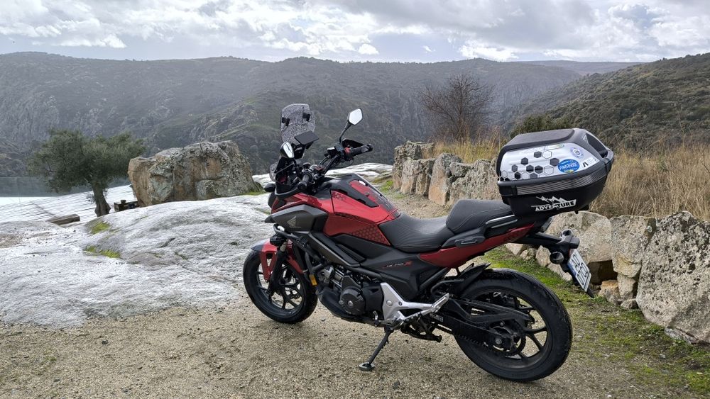 Honda NC 750x com todos os extras OUT2020