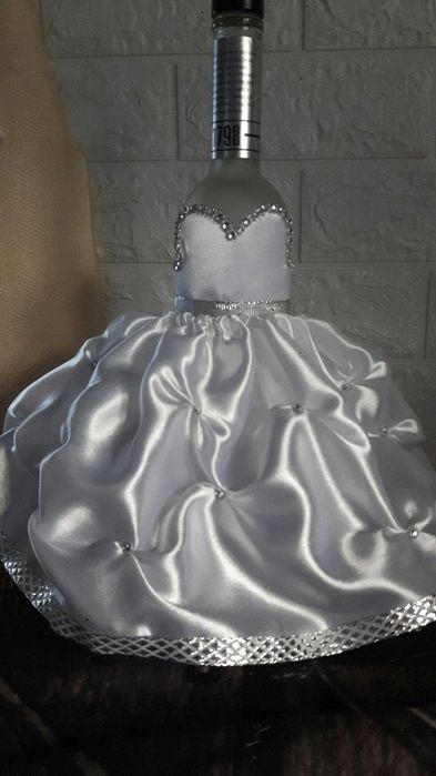 Suknia i garnitur na butelke