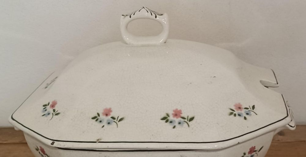 Terrina Sacavém oitavada com flores 
Envio precisa ser mais 5 kg