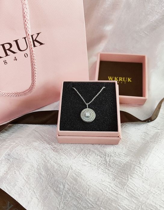 Naszyjnik w.kruk srebrny z cyrkonią medalion wisiorek elegancki biżuteria orginalne