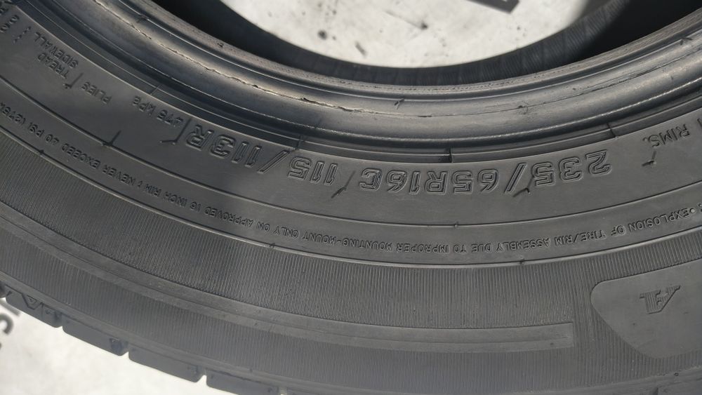 2 pneus semi novos 235-65R16C Falken - Oferta dos portes