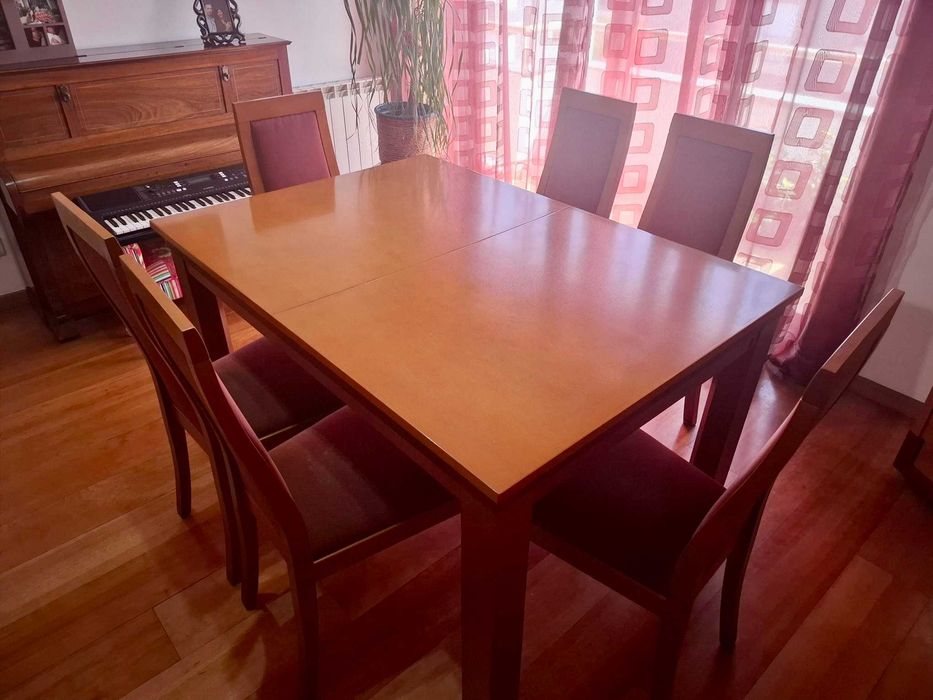 Mesa extensível e cadeiras | Sala de Jantar