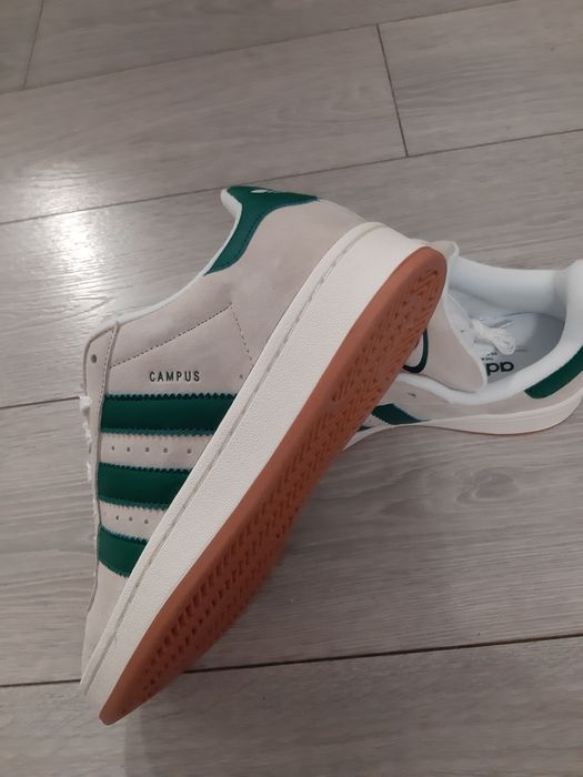 Tênis adidas campus