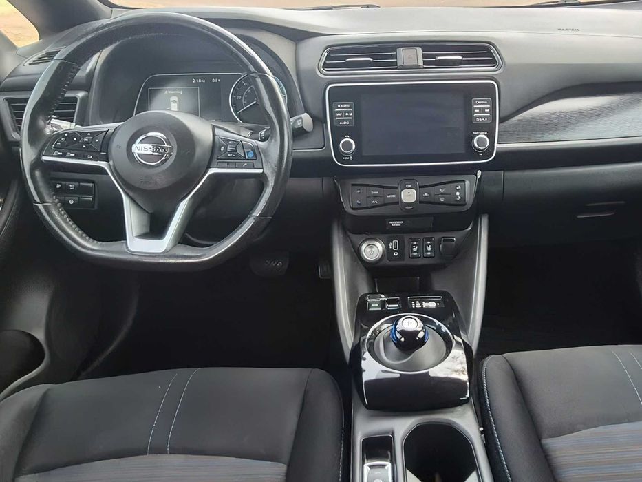 Nissan LEAF      2020