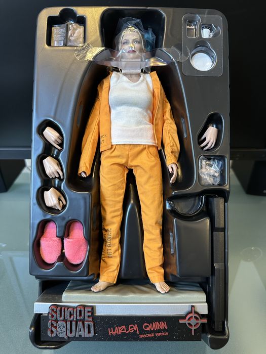 Фигурка 1/6 hot toys mms 407 SUICIDE SQUAD – HARLEY QUINN PRISONER