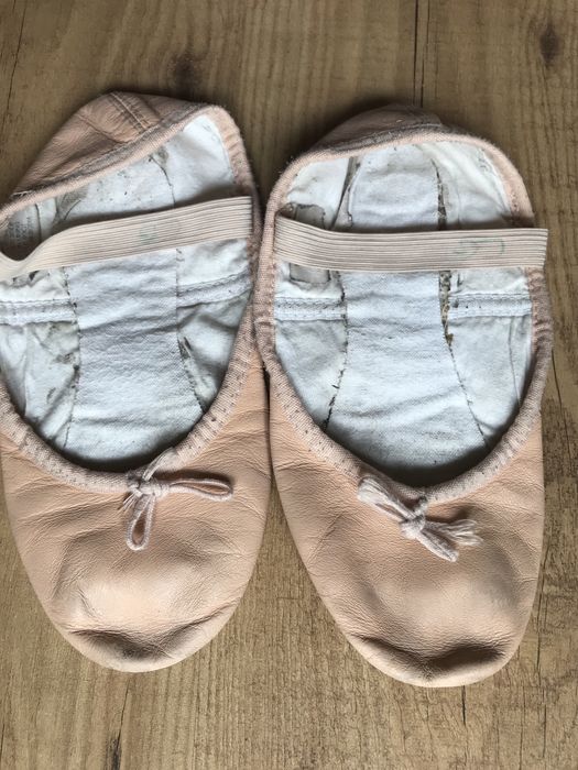 Saias de tule, maiot Bloch  e sapatilha rouxa