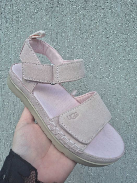 Дитяче взуття  UGG. Босоніжки 32,5 розмір