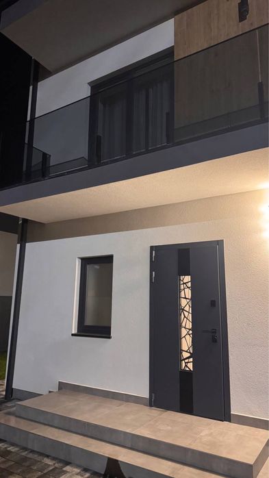 Продаж дуплексу з гаражем.