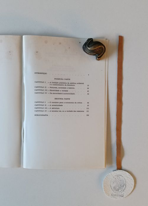 Estrutura e autencidade na teoria e na crítica literárias